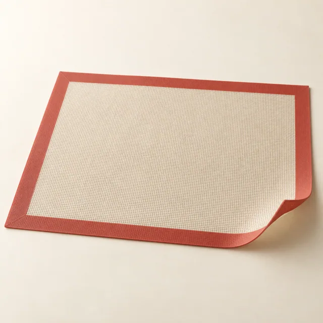 Eigene Illustration: Flexible Silikon-Backmatte mit farbigem Rand